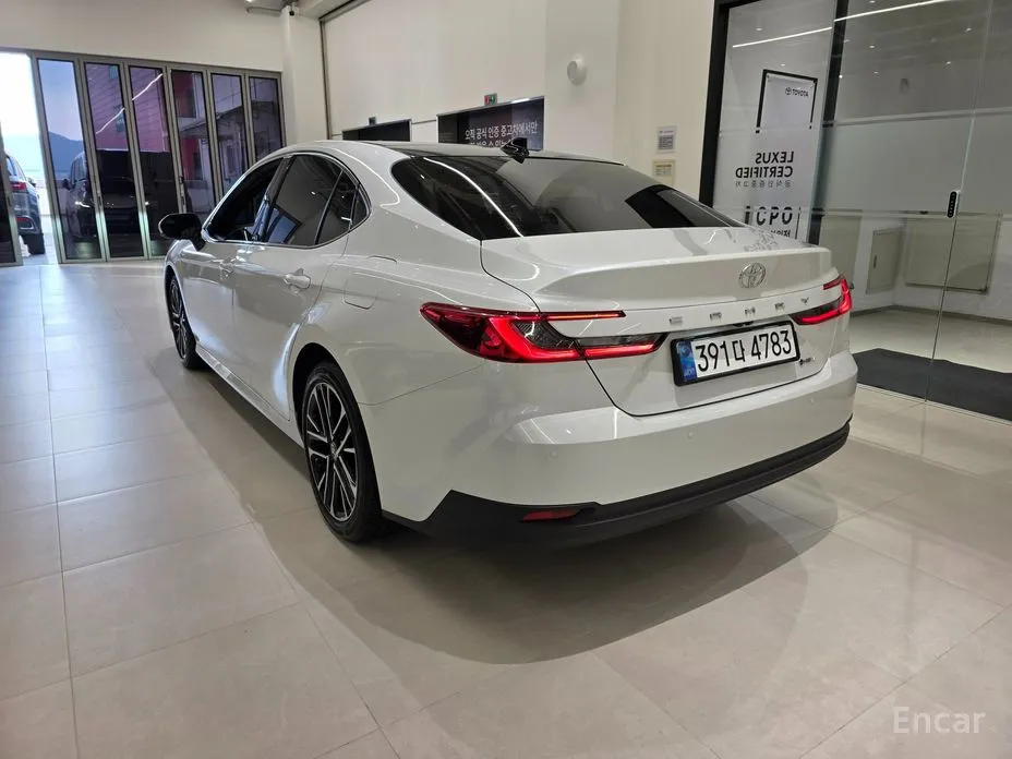 Фото 2 - Toyota Camry