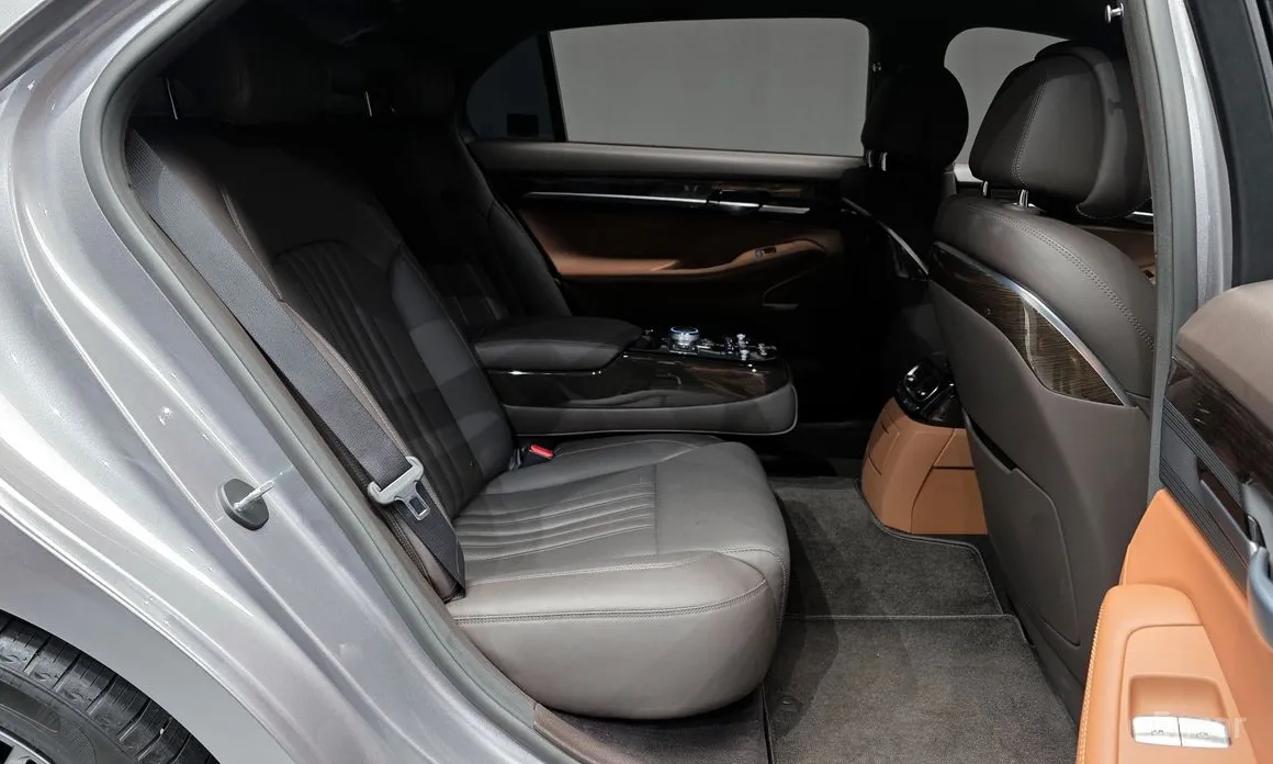 Фото 12 - Genesis G90