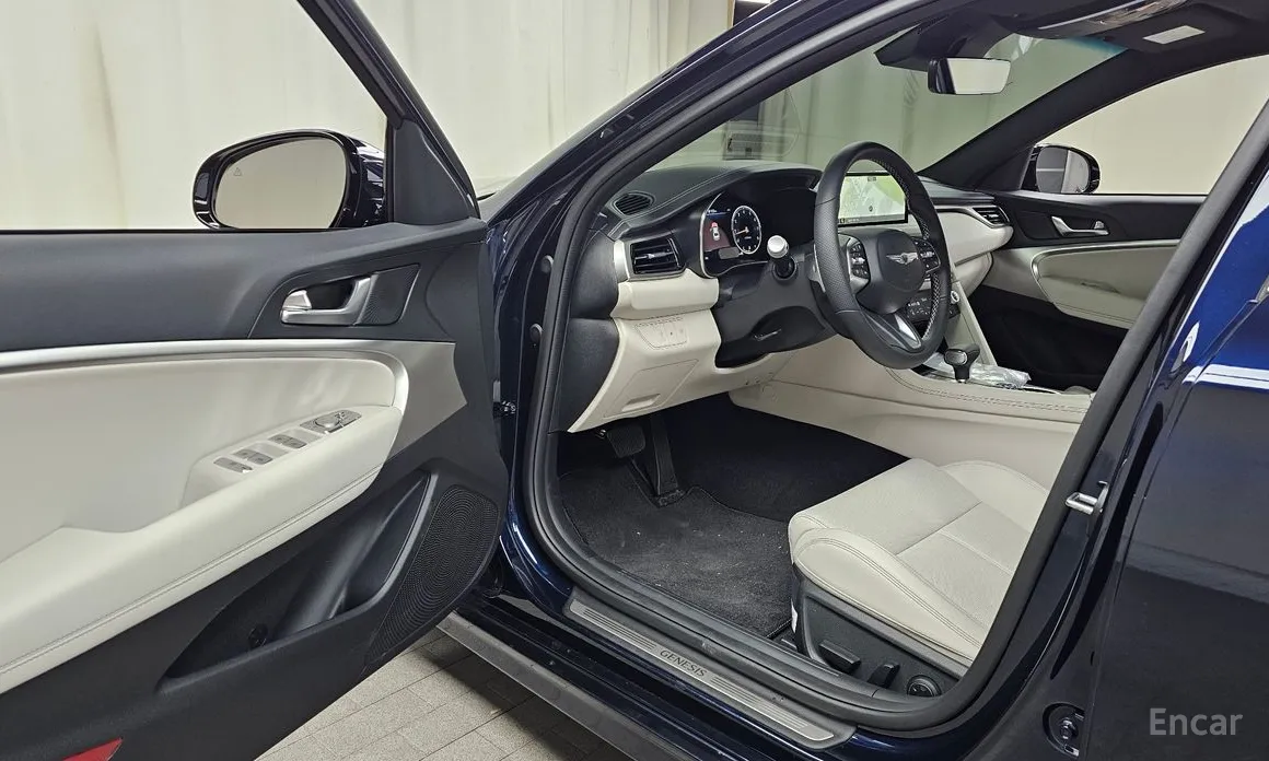 Фото 10 - Genesis G70