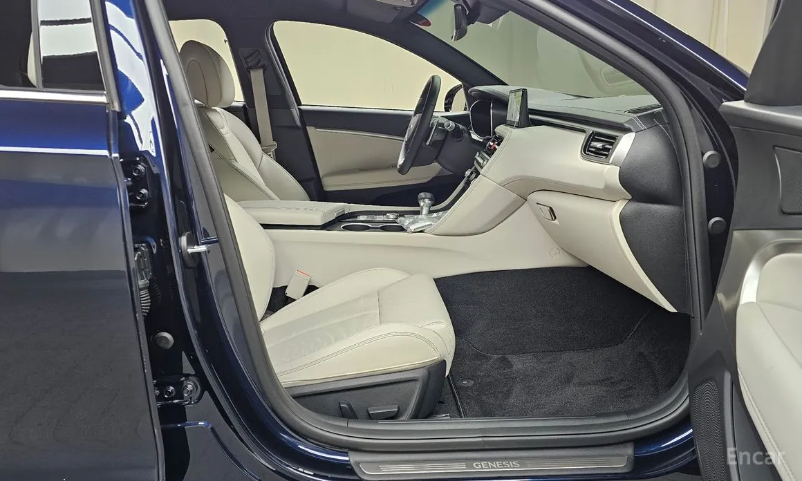 Фото 11 - Genesis G70