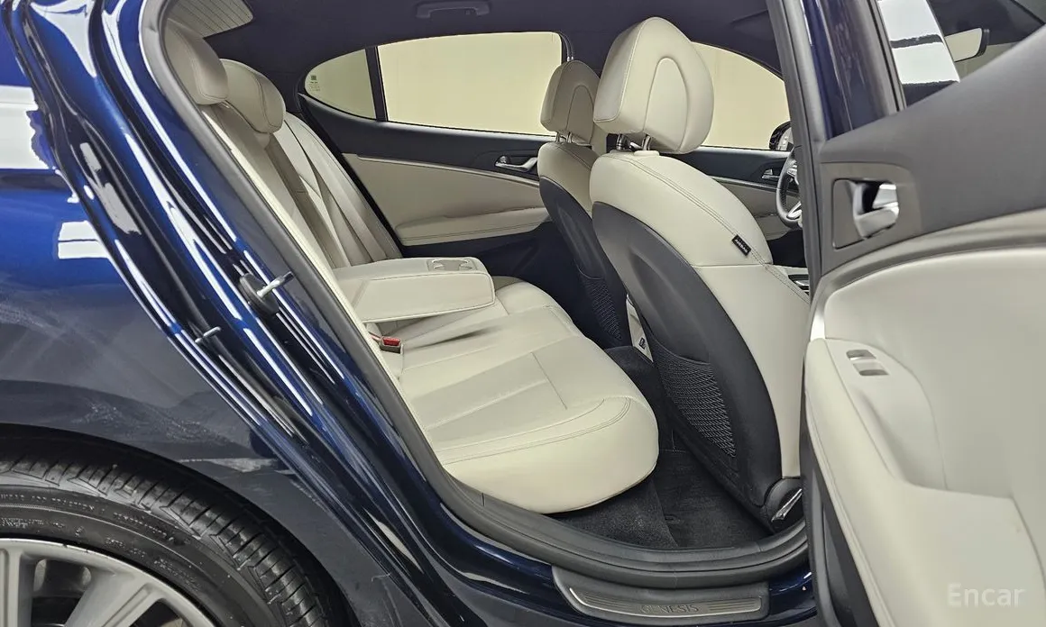 Фото 12 - Genesis G70