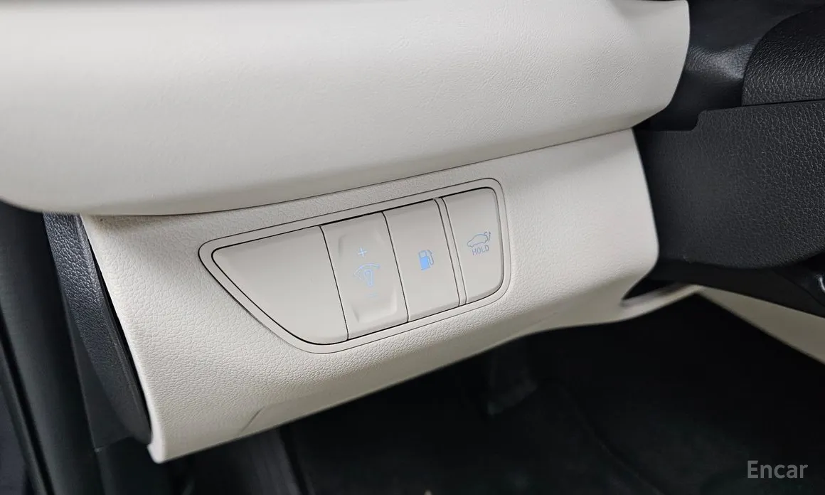 Фото 15 - Genesis G70