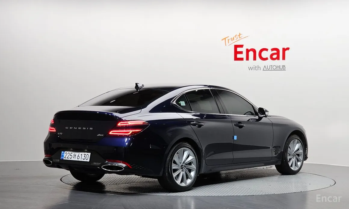 Фото 2 - Genesis G70