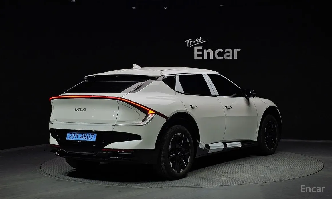 Фото 2 - Kia EV6