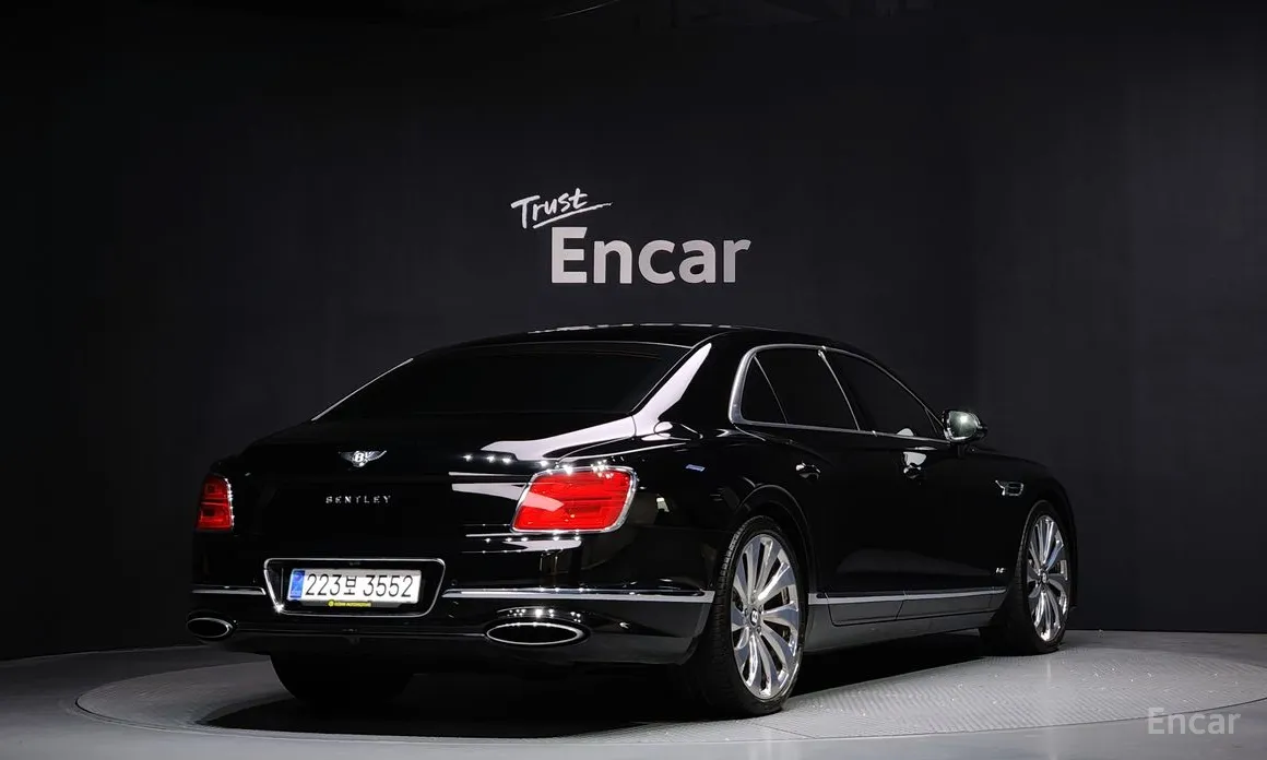 Фото 2 - Bentley Flying Spur