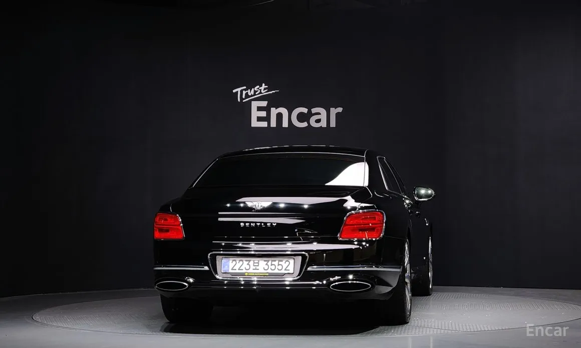 Фото 4 - Bentley Flying Spur