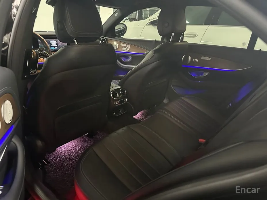 Фото 10 - Mercedes-Benz E-Class