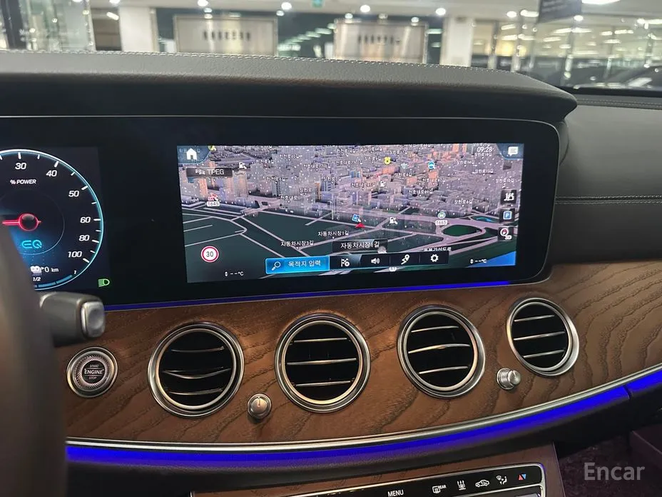 Фото 16 - Mercedes-Benz E-Class