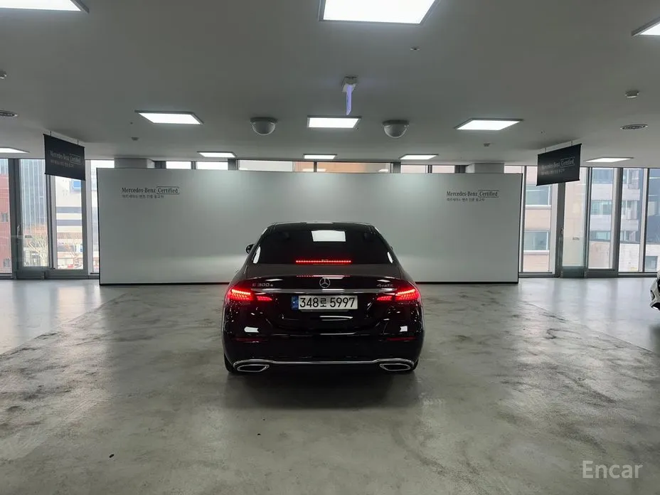 Фото 4 - Mercedes-Benz E-Class