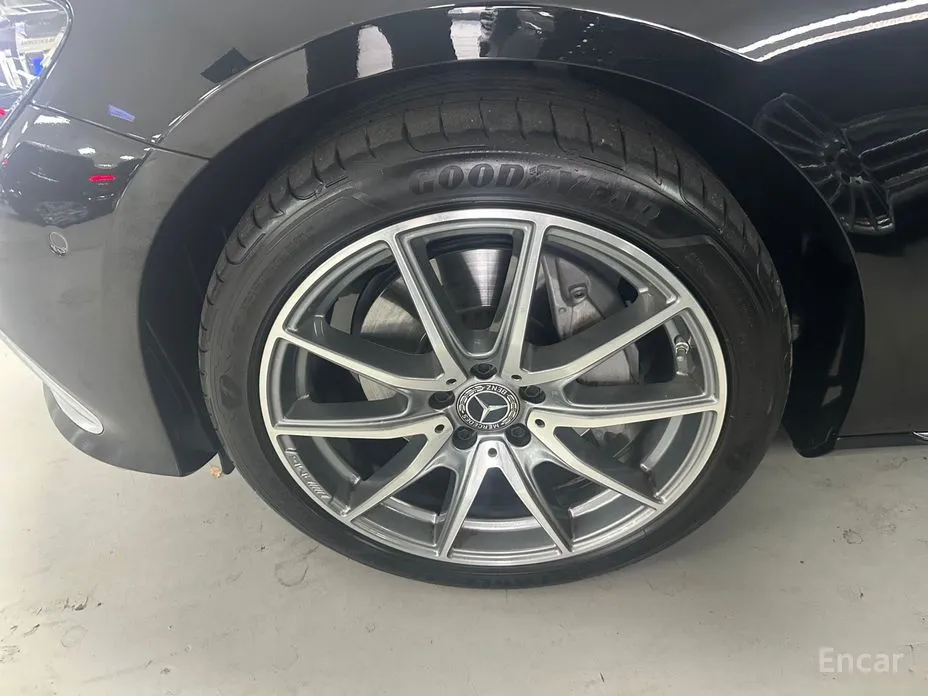 Фото 5 - Mercedes-Benz E-Class