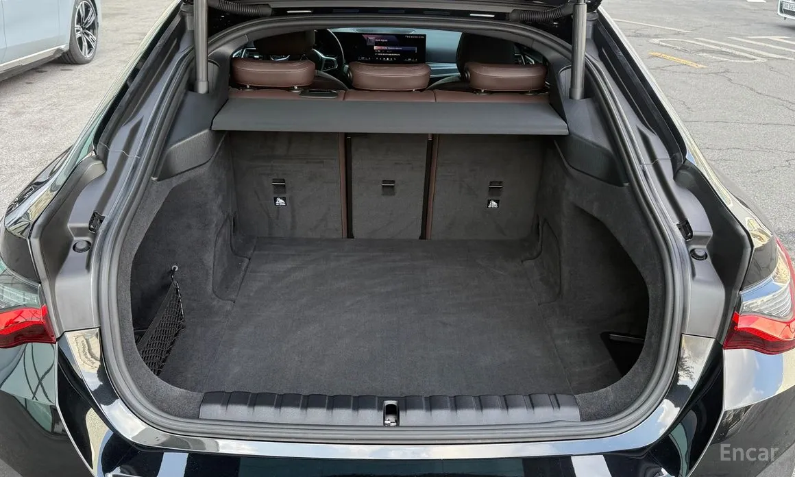 Фото 19 - BMW i4