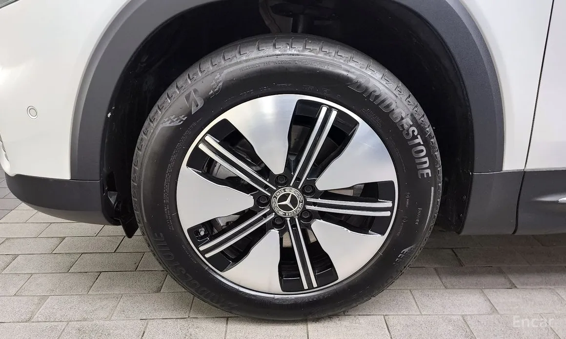 Фото 5 - Mercedes-Benz EQB