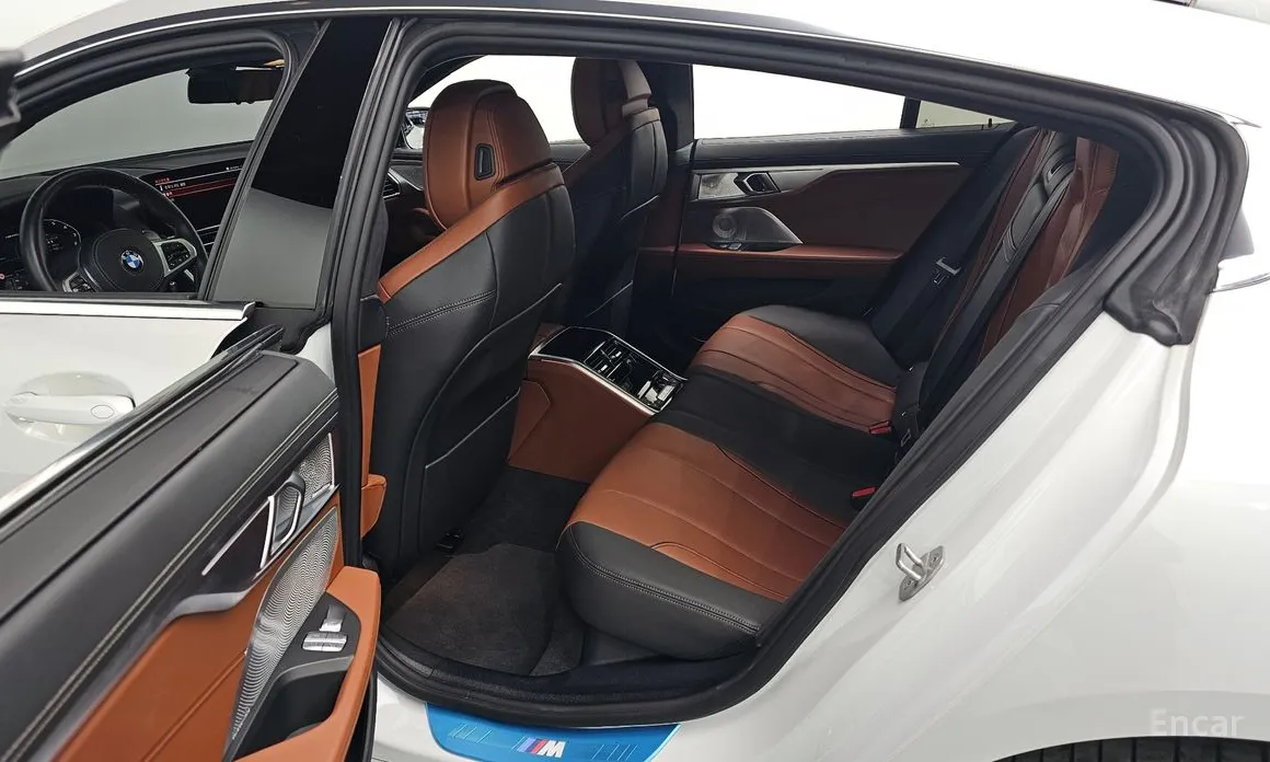 Фото 12 - BMW 8 Series