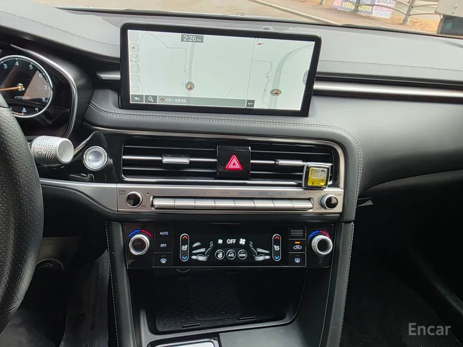 Фото 12 - Genesis G70