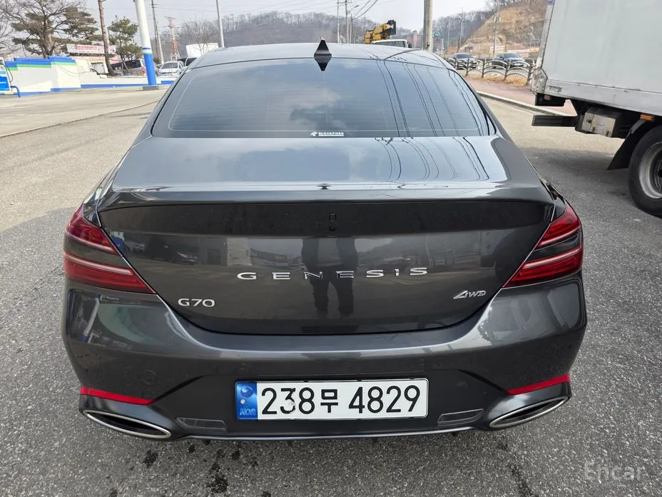 Фото 4 - Genesis G70