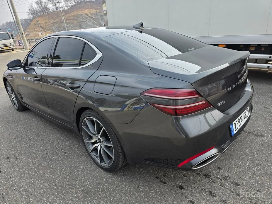 Фото 5 - Genesis G70