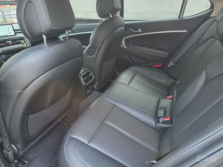 Фото 7 - Genesis G70