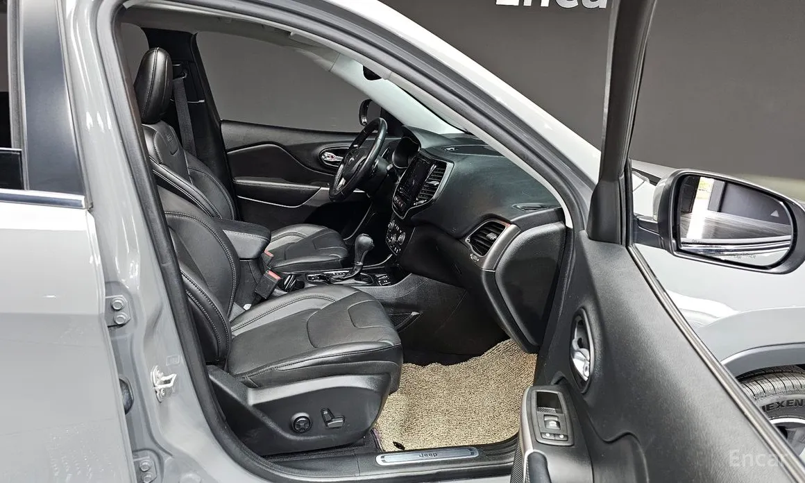 Фото 12 - Jeep Cherokee