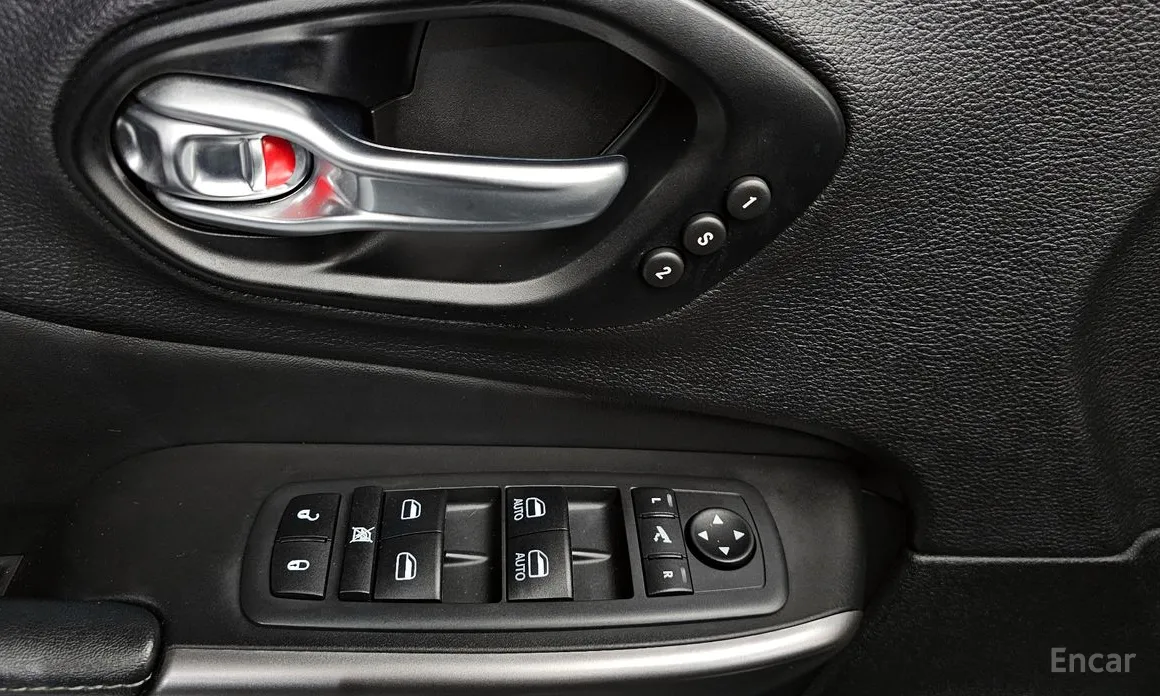 Фото 13 - Jeep Cherokee