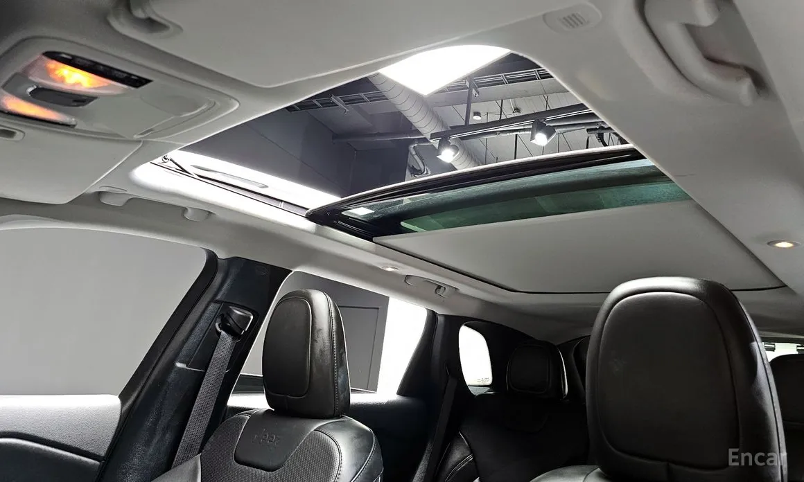 Фото 19 - Jeep Cherokee