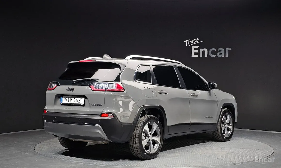 Фото 2 - Jeep Cherokee