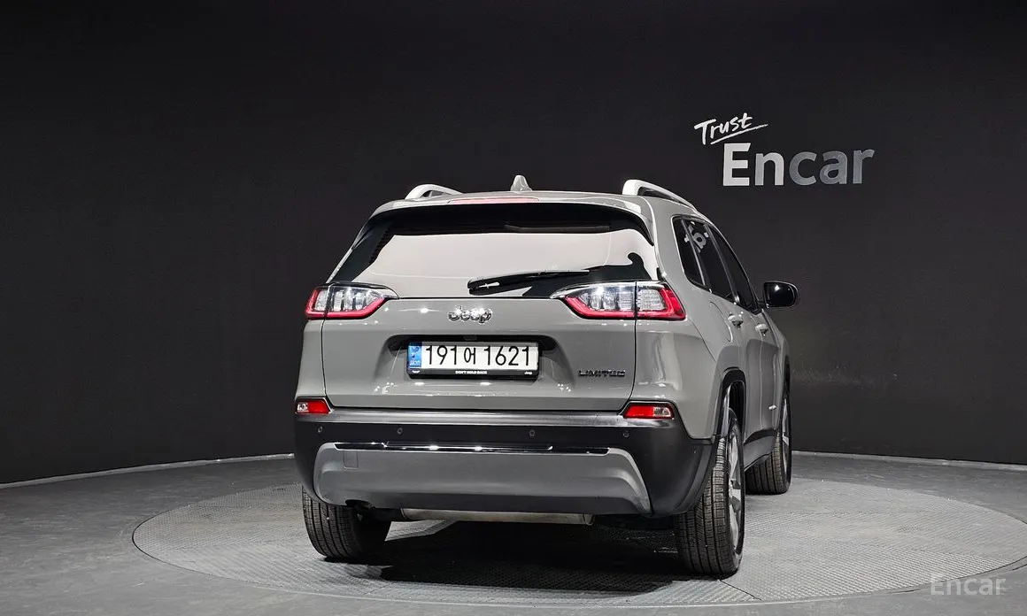 Фото 4 - Jeep Cherokee