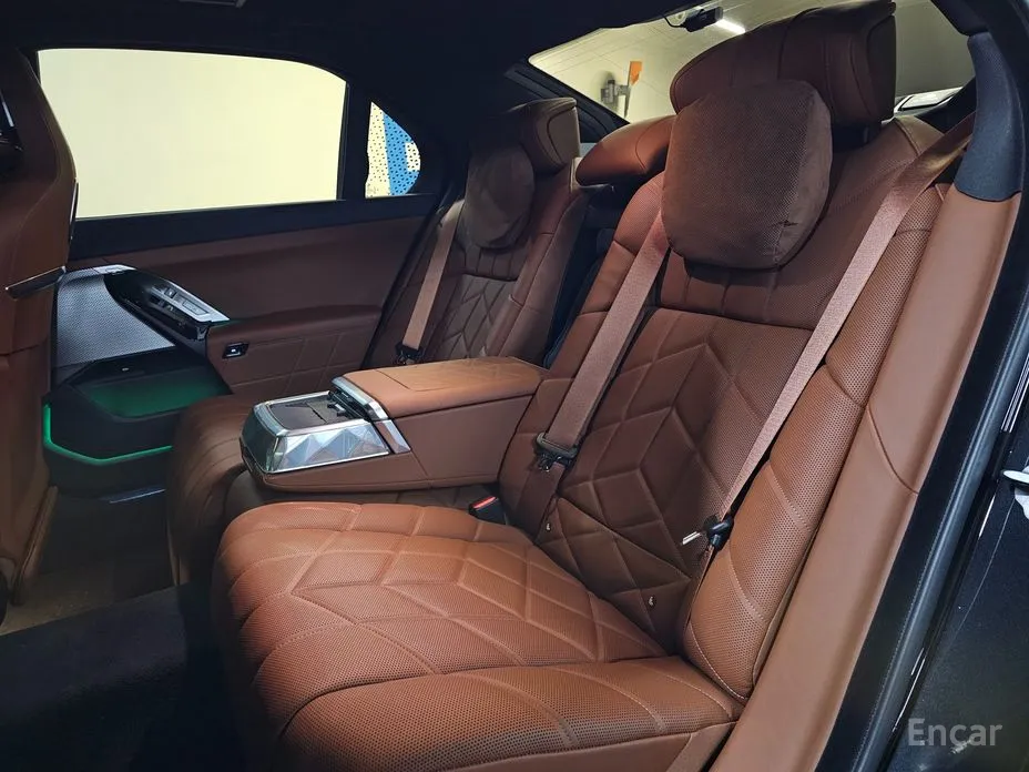 Фото 18 - BMW 7 Series