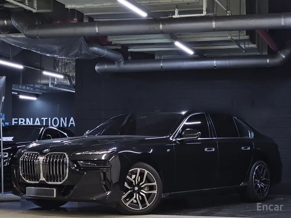 Фото 2 - BMW 7 Series