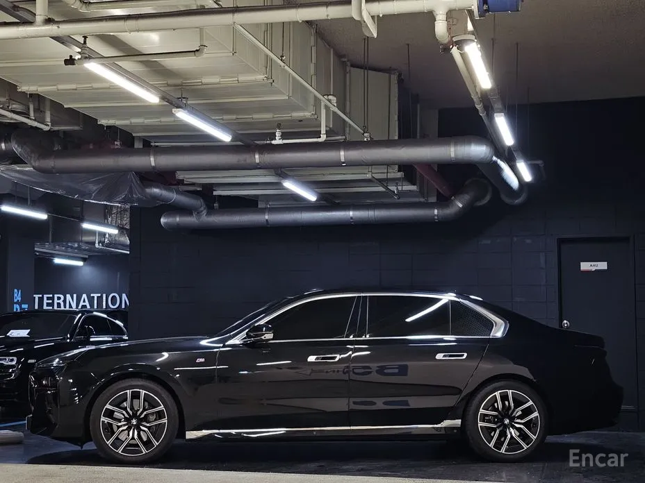 Фото 3 - BMW 7 Series