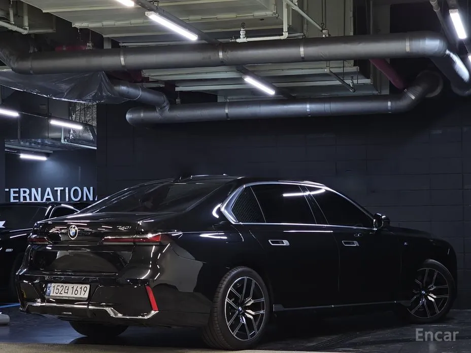 Фото 5 - BMW 7 Series