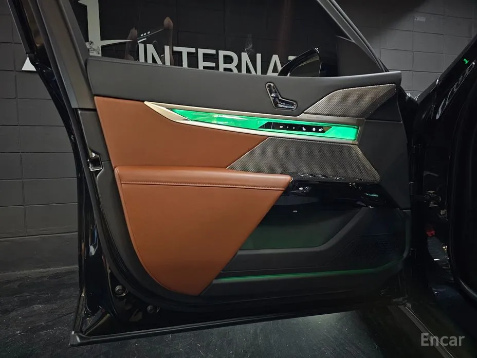 Фото 8 - BMW 7 Series