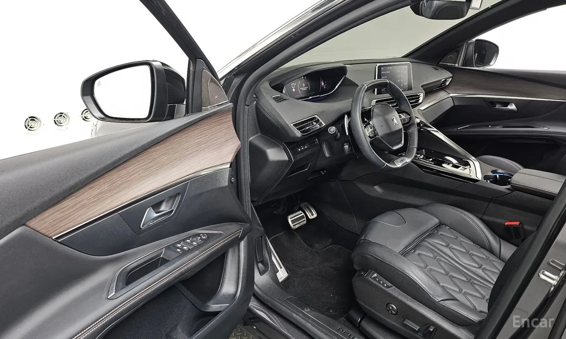 Фото 10 - Peugeot 3008