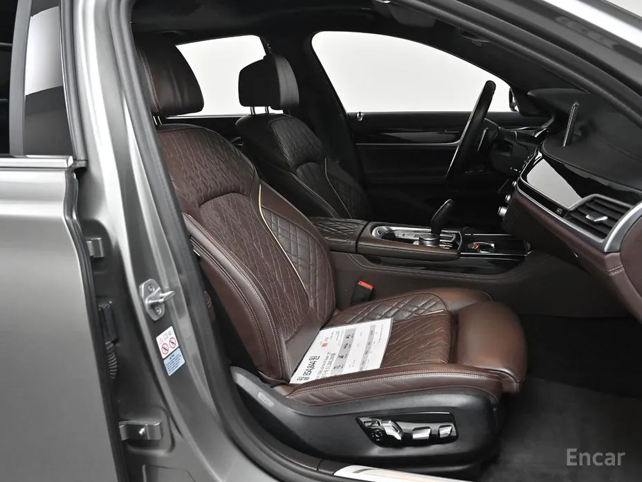 Фото 10 - BMW 7 Series