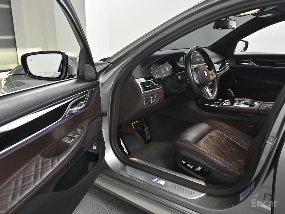 Фото 11 - BMW 7 Series