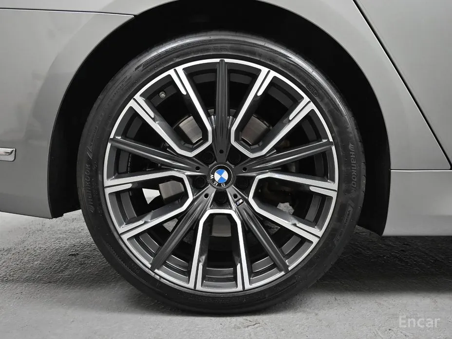 Фото 5 - BMW 7 Series