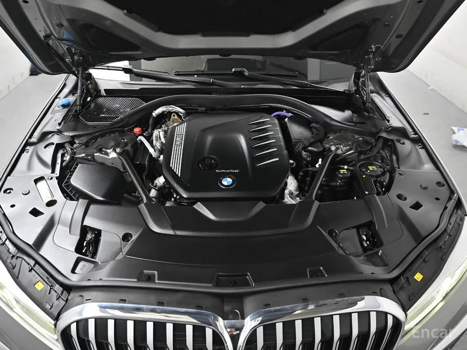 Фото 8 - BMW 7 Series