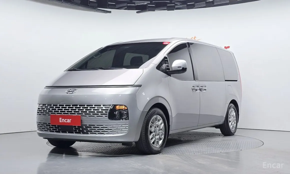 Фото 1 - Hyundai Staria