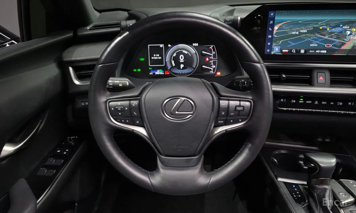 Фото 13 - Lexus UX