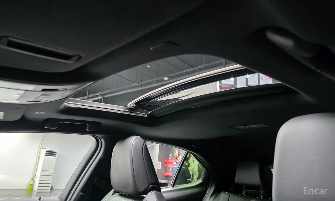 Фото 16 - Lexus UX