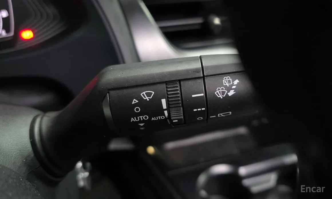 Фото 19 - Lexus UX