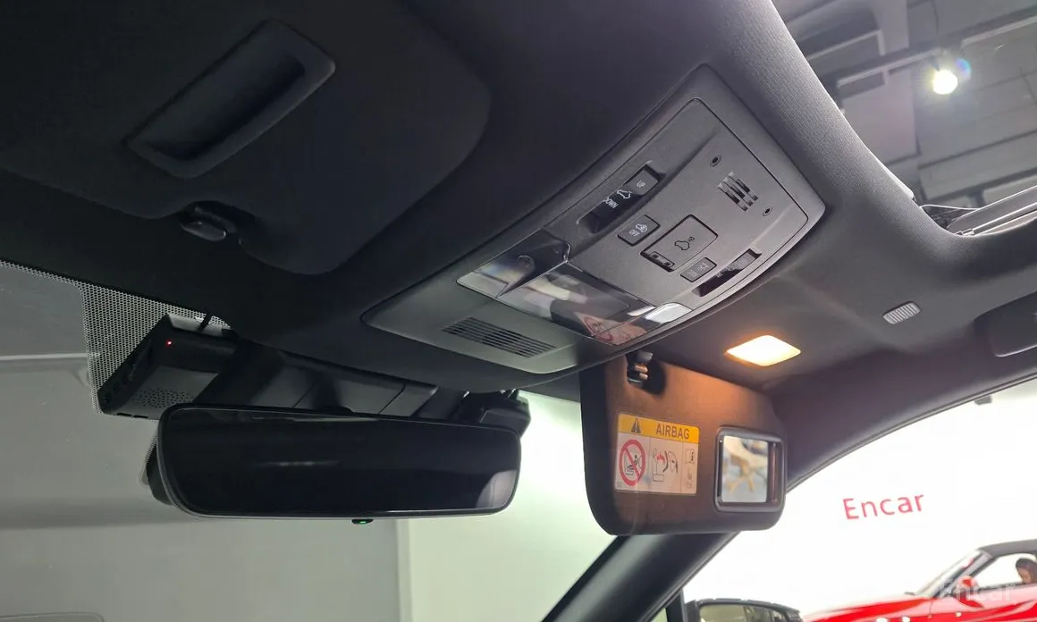 Фото 20 - Lexus UX