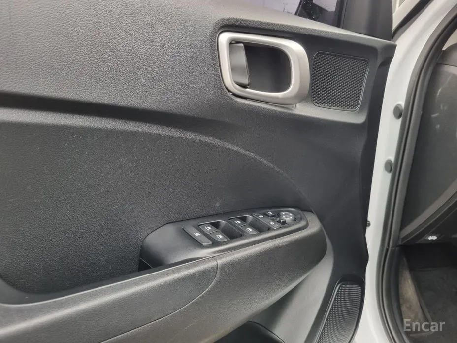 Фото 14 - Hyundai Venue