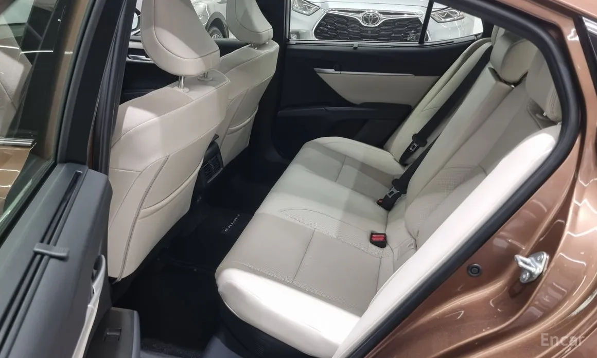 Фото 11 - Toyota Camry