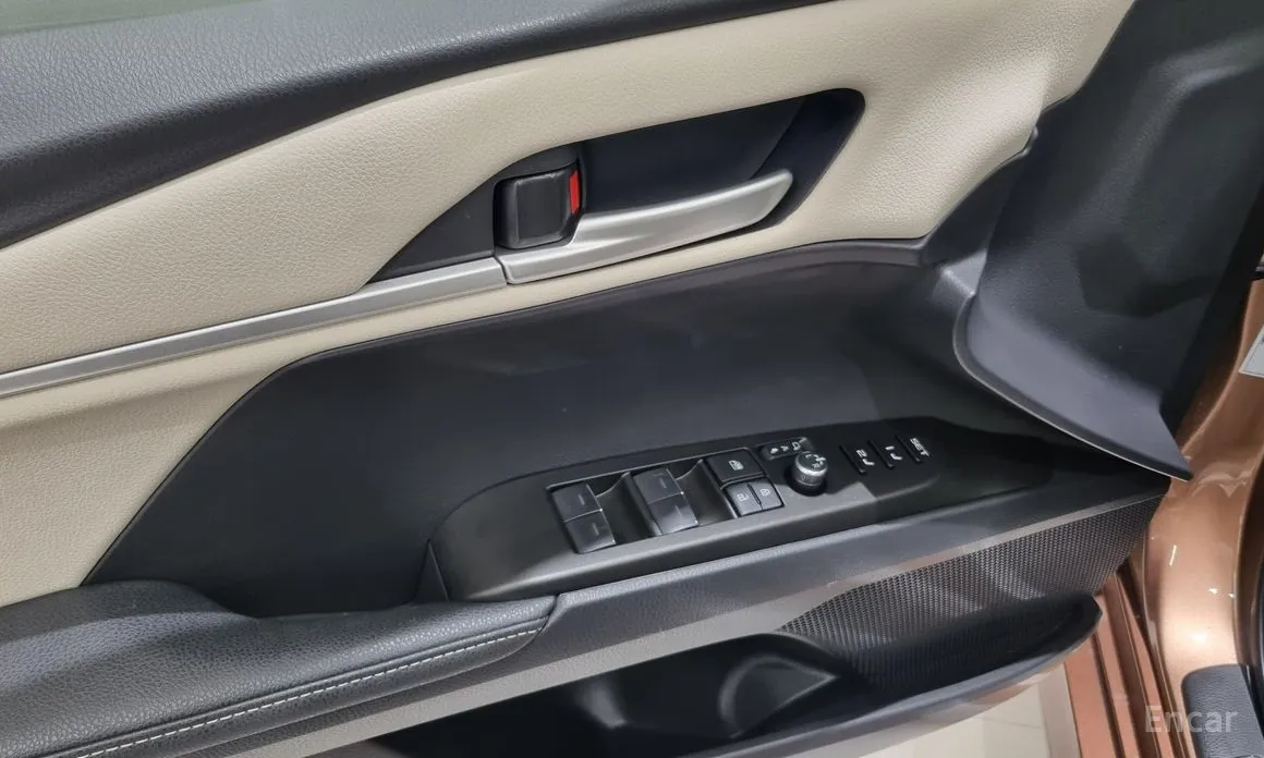 Фото 12 - Toyota Camry