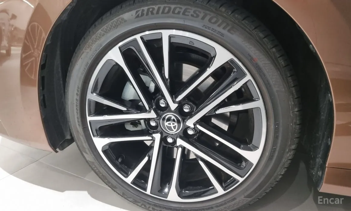 Фото 5 - Toyota Camry