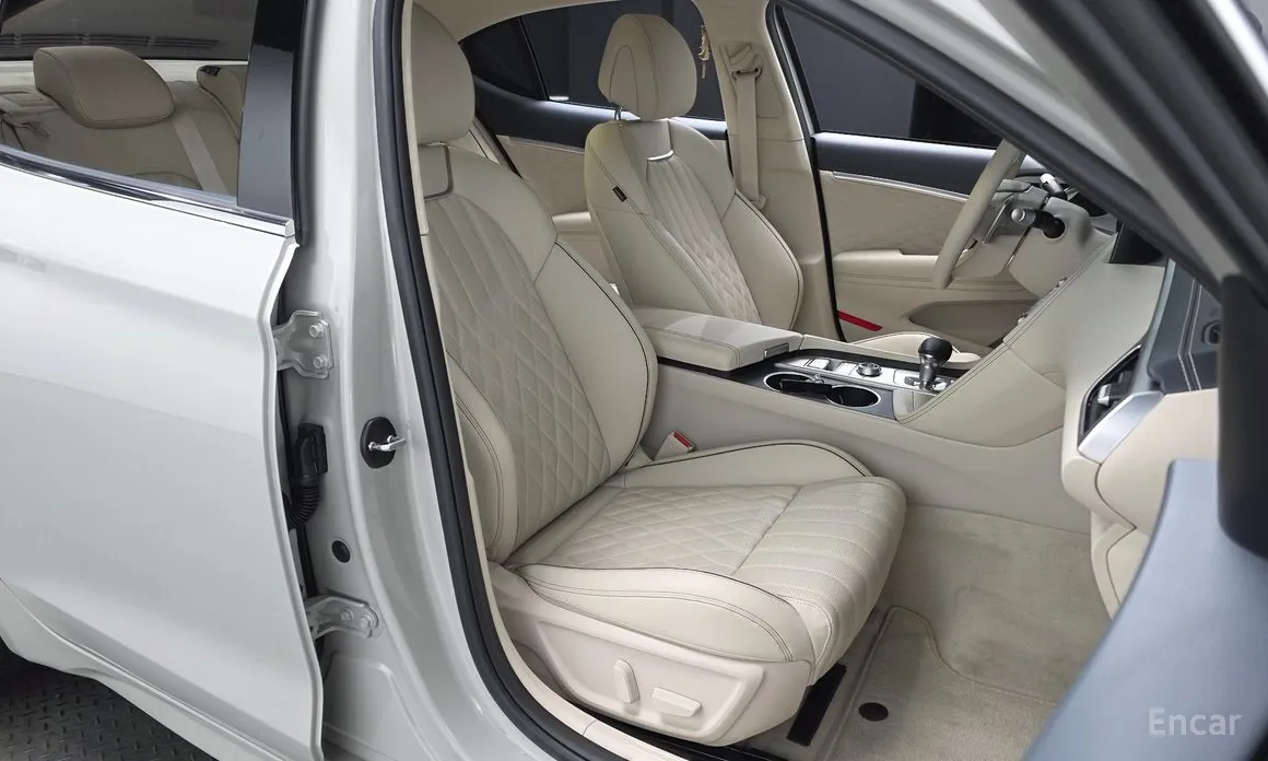 Фото 12 - Genesis G70