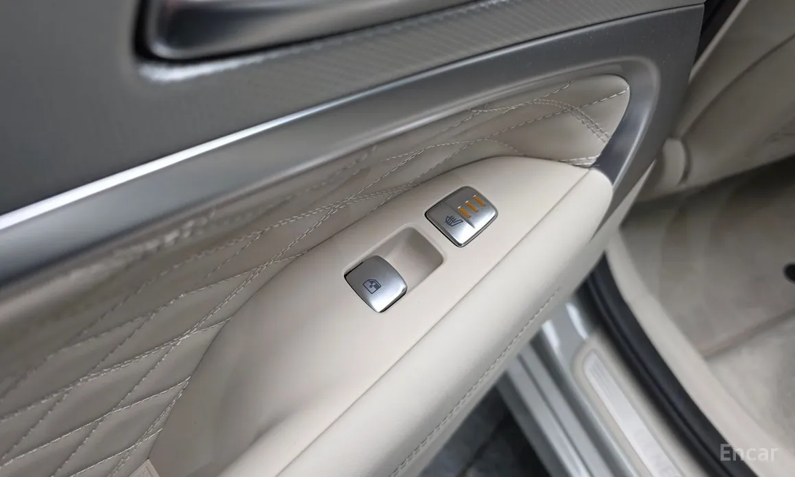 Фото 19 - Genesis G70