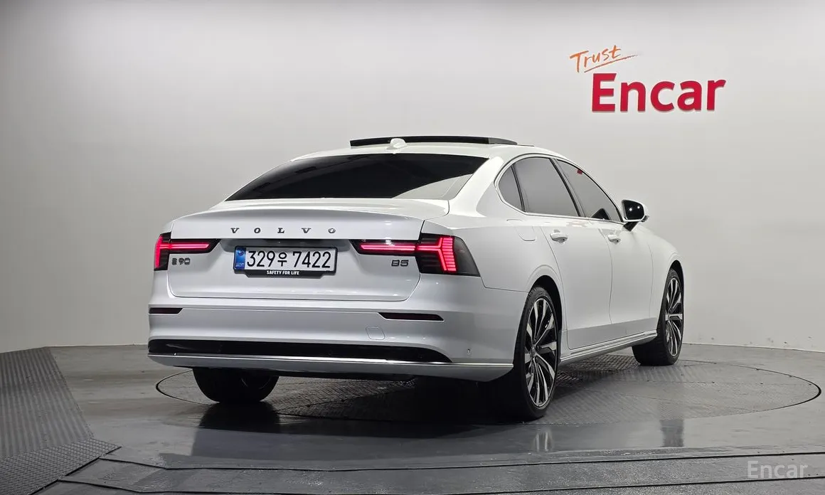 Фото 2 - Volvo S90