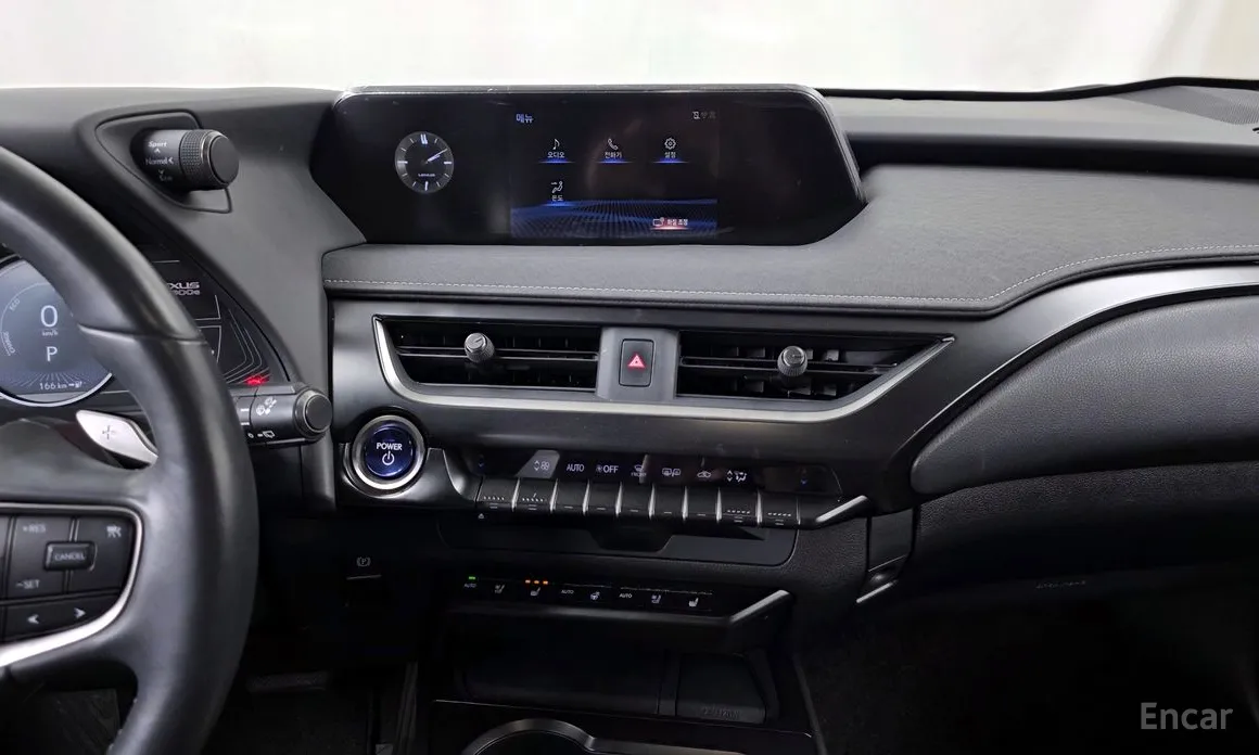 Фото 14 - Lexus UX