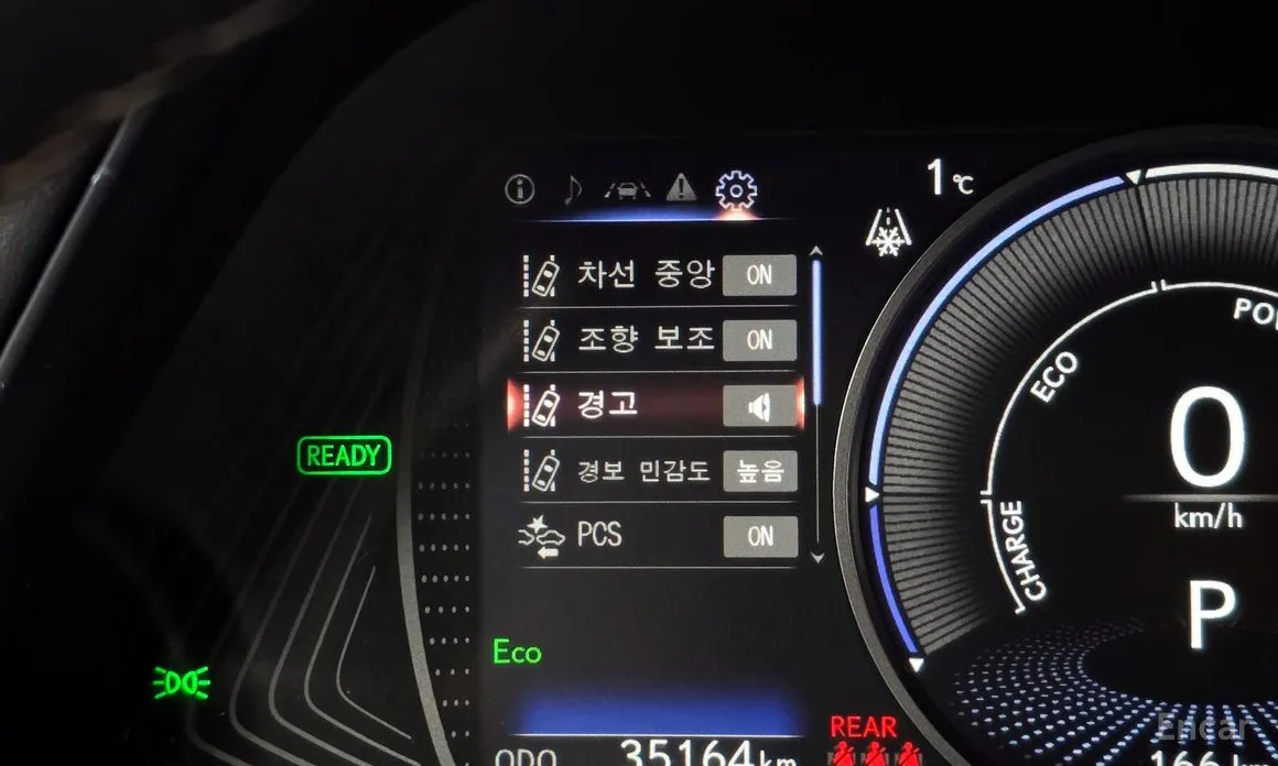 Фото 16 - Lexus UX